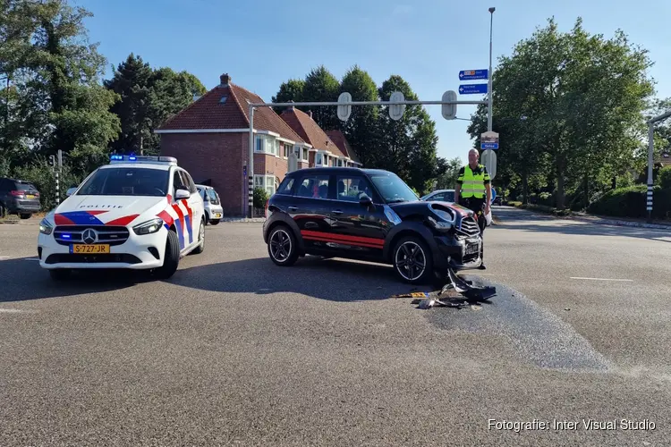 Veel schade bij ongeluk N9/Kennemerstraatweg