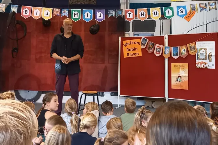 Robin Raven opent Kinderboekenweek op De Duif