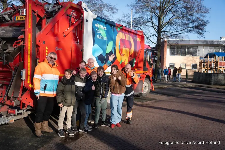 Donatie voor nieuwe veiligheidsjassen Veilig Verkeer Nederland in Heiloo