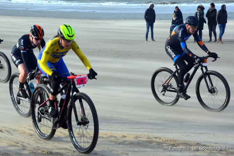 Sebastian Langeveld en Tessa Neefjes winnen 22e Egmond-Pier-Egmond